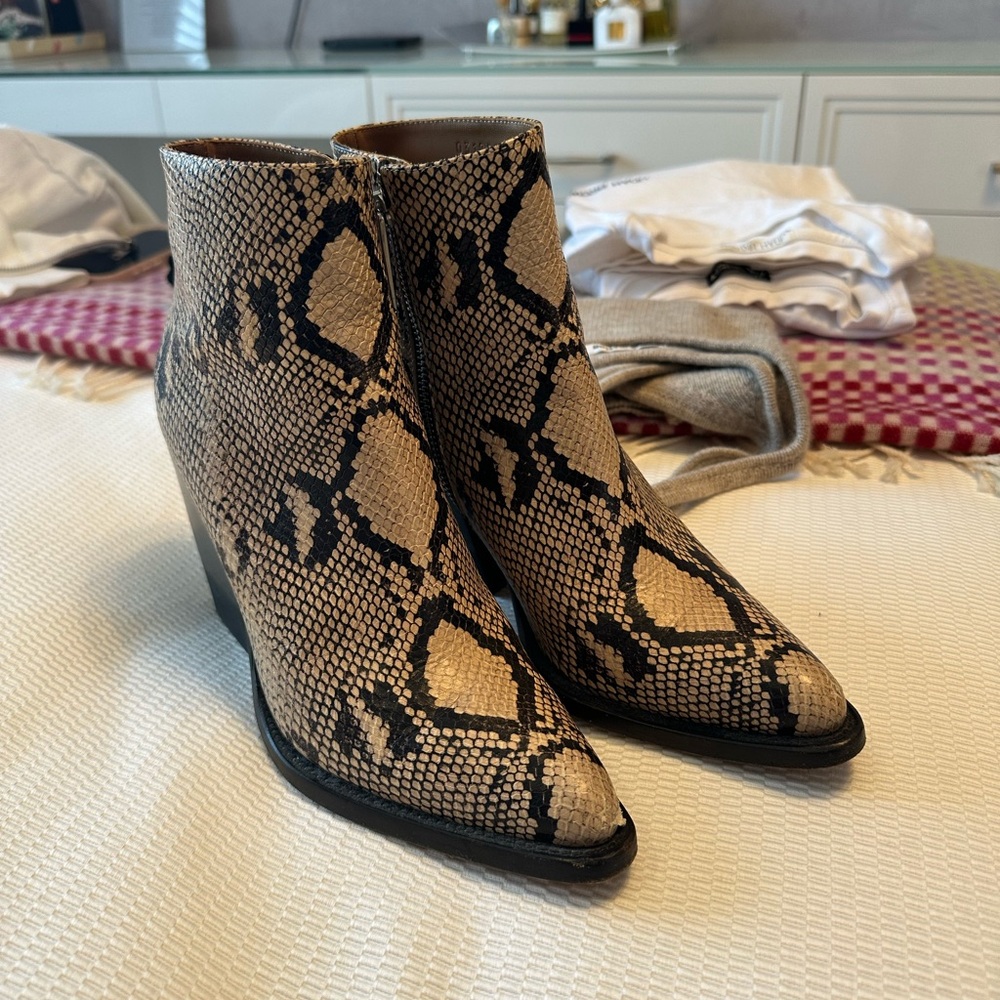 Chloe Rylee blockheel bootie